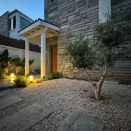 Luna Bodrum, Oezel Isitmali Havuzlu *