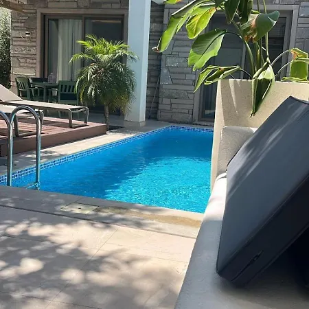 Holiday home Luna Bodrum, Oezel Isitmali Havuzlu