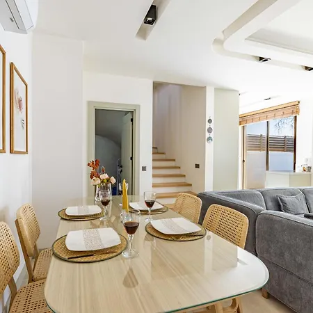 Holiday home Luna Bodrum, Oezel Isitmali Havuzlu *