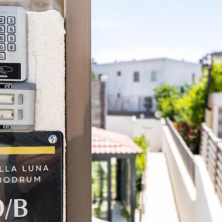 Holiday home Luna Bodrum, Oezel Isitmali Havuzlu