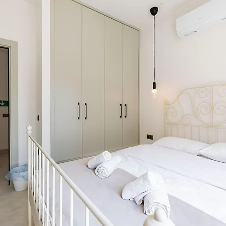 Holiday home Luna Bodrum, Oezel Isitmali Havuzlu *