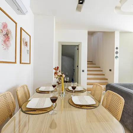 Holiday home Luna Bodrum, Oezel Isitmali Havuzlu