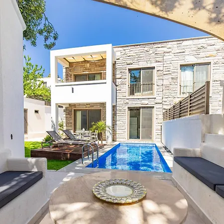 Luna Bodrum, Oezel Isitmali Havuzlu Holiday home Ortakent